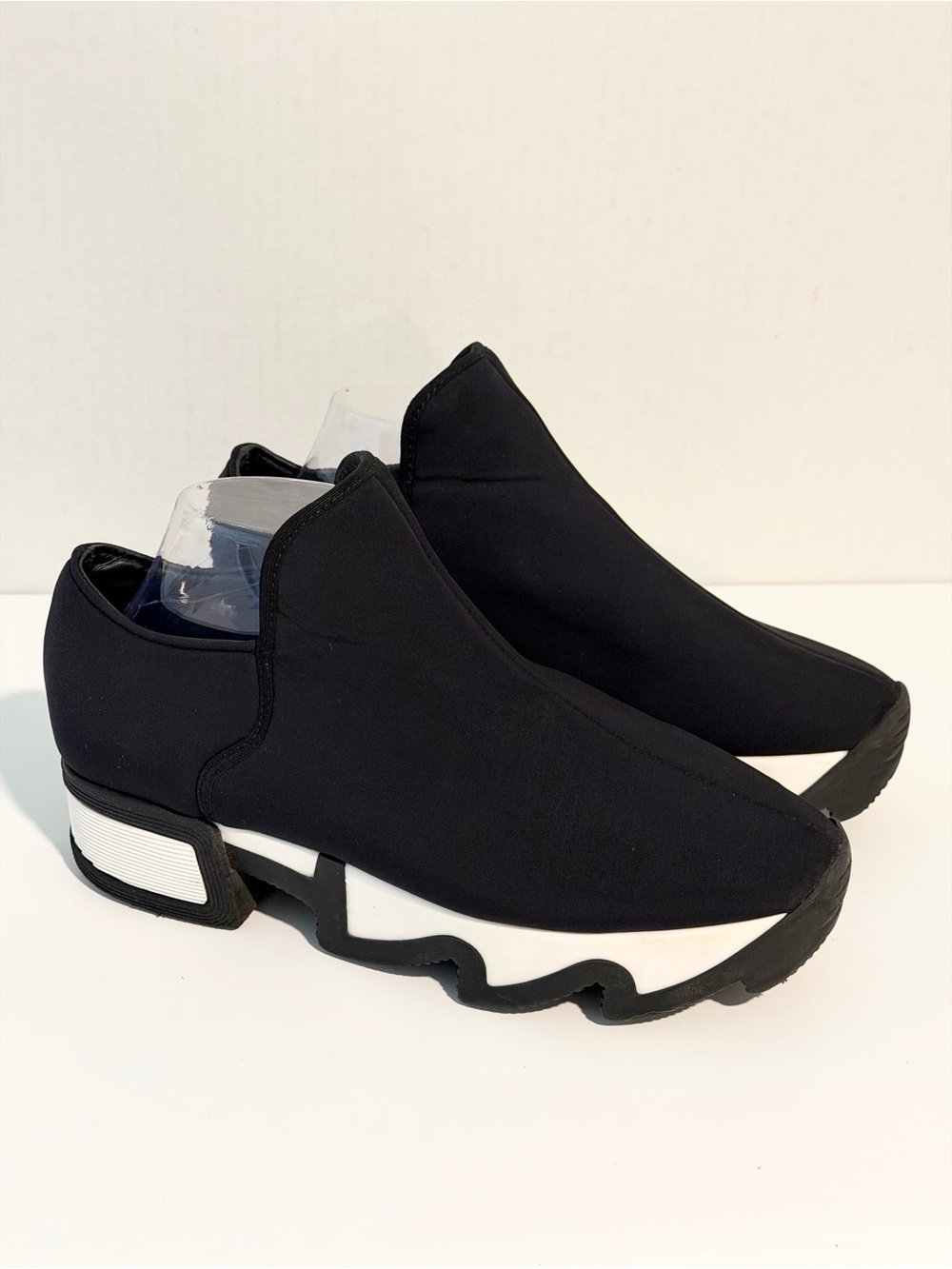 iRi Wes Black Outline Low Top Sneaker Size 39.5 Neoprene Vegan Platform Chunky